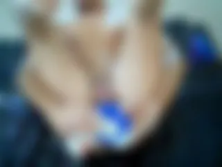 Er füllt seinen Arsch mit Muttermilch