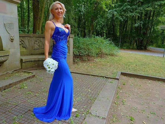 BRAUTJUNGFER verführt 18JÄHRIGEN auf HOCHZEIT zum 3LOCH FICK | MEGA Spermaface!